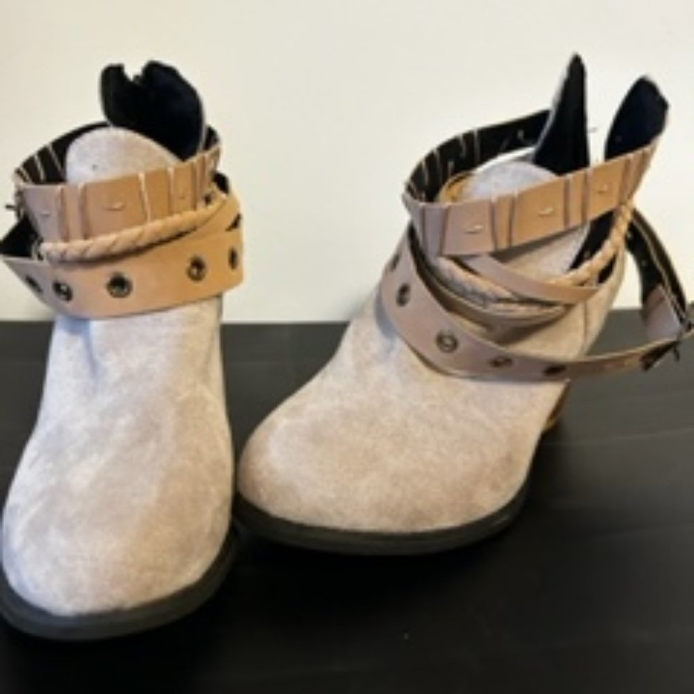 STRAPPY HEELED BOOTIE